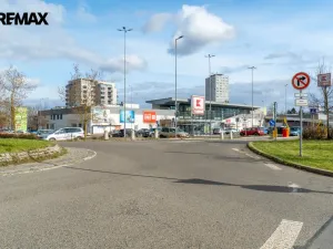 Pronájem garážového stání, Praha - Hrdlořezy, V třešňovce, 13 m2
