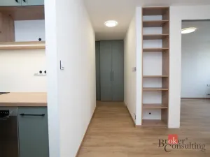 Pronájem bytu 2+kk, Praha - Kobylisy, Hlaváčova, 48 m2