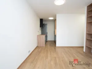 Pronájem bytu 2+kk, Praha - Kobylisy, Hlaváčova, 48 m2