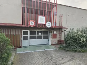 Pronájem garáže, Praha - Žižkov, Chelčického, 19 m2