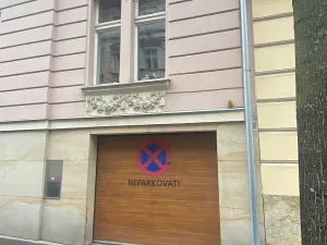 Pronájem garážového stání, Praha, Slezská, 12 m2