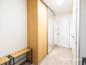 Pronájem bytu 2+kk, Praha - Hloubětín, Kardašovská, 42 m2