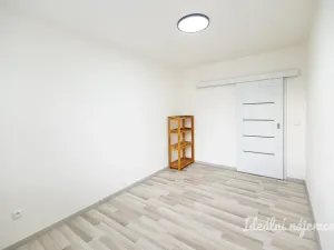 Pronájem bytu 2+kk, Praha - Hloubětín, Kardašovská, 42 m2
