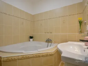 Prodej bytu 2+1, Chlumec, Stradovská, 64 m2