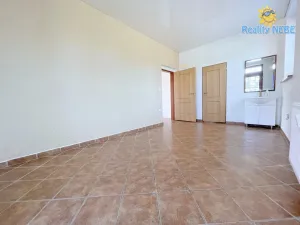 Pronájem obchodního prostoru, Jesenice, Budějovická, 95 m2