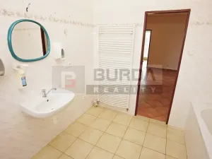 Pronájem kanceláře, Neratovice, 514 m2