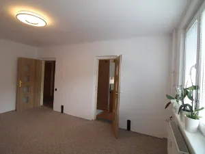 Pronájem bytu 2+1, Karlovy Vary, Krymská, 54 m2