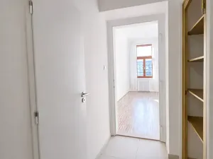 Pronájem bytu 1+kk, Praha - Holešovice, Na Maninách, 32 m2