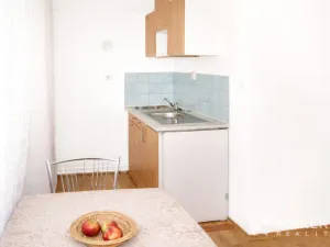 Pronájem bytu 1+kk, Praha - Karlín, K Olympiku, 35 m2