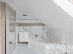 Prodej rodinného domu, Stará Huť, Družstevní, 142 m2