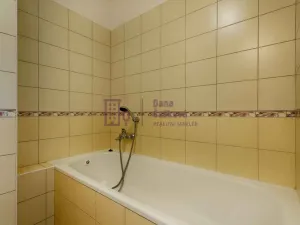 Pronájem bytu 2+kk, Jindřichův Hradec - Jindřichův Hradec III, sídliště Vajgar, 31 m2