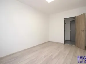 Pronájem bytu 2+kk, Praha - Kobylisy, Jelínkova, 47 m2