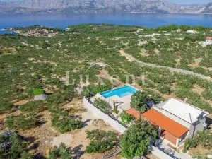 Prodej vily, Bol, Chorvatsko, 83 m2