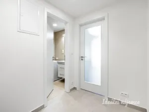 Pronájem bytu 1+kk, Praha - Hloubětín, Poděbradská, 32 m2