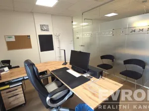 Pronájem kanceláře, Pardubice - Zelené Předměstí, třída Míru, 17 m2