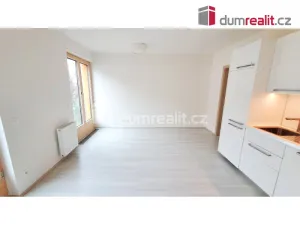 Pronájem bytu 1+kk, Praha - Veleslavín, Adamova, 31 m2
