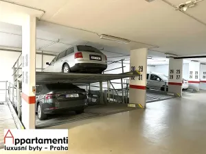 Pronájem garážového stání, Praha - Smíchov, Na Zatlance, 13 m2