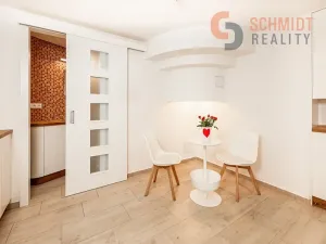 Pronájem kanceláře, Mikulov, Náměstí, 19 m2