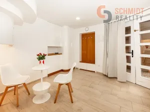 Pronájem kanceláře, Mikulov, Náměstí, 19 m2