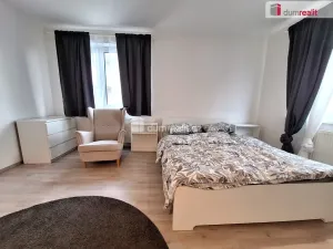 Pronájem bytu 1+kk, Praha, Strnadových, 33 m2
