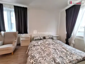 Pronájem bytu 1+kk, Praha, Strnadových, 33 m2