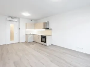 Pronájem bytu 1+kk, Praha - Libeň, Českomoravská, 35 m2
