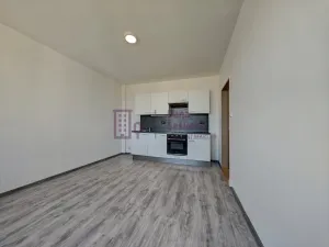 Pronájem bytu 2+kk, Jindřichův Hradec - Jindřichův Hradec III, sídliště Vajgar, 31 m2