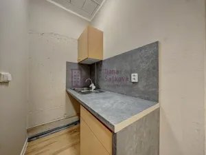 Pronájem obchodního prostoru, Jindřichův Hradec - Jindřichův Hradec I, nám. Míru, 18 m2