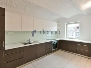 Pronájem bytu 3+1, Praha, U akademie, 130 m2