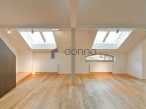 Pronájem bytu 3+1, Praha, U akademie, 130 m2