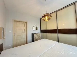 Pronájem bytu 3+kk, Hradec Králové, Gočárova třída, 76 m2