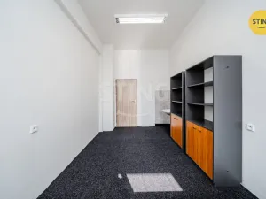 Pronájem kanceláře, Paskov, Rudé armády, 1500 m2