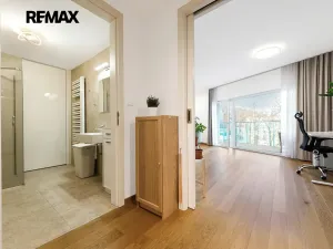 Pronájem bytu 1+kk, Praha - Smíchov, Kobrova, 43 m2