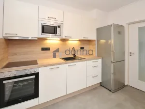 Pronájem bytu 2+1, Praha, Taškentská, 55 m2
