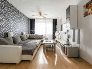 Prodej bytu 3+1, Praha - Černý Most, Vybíralova, 77 m2