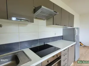 Pronájem bytu 1+kk, Praha - Uhříněves, Bečovská, 29 m2