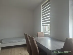 Pronájem bytu 1+kk, Praha - Uhříněves, Bečovská, 29 m2