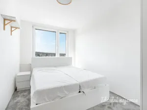 Pronájem bytu 2+kk, Praha, Boloňská, 42 m2
