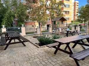 Pronájem restaurace, Praha - Dejvice, Na Kocínce, 350 m2