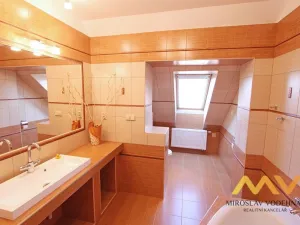 Pronájem bytu 4+kk, Lochenice, 115 m2