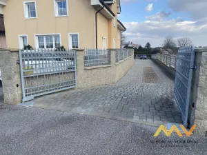 Pronájem bytu 4+kk, Lochenice, 115 m2