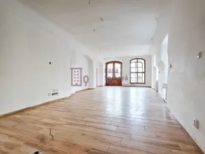 Pronájem restaurace, Jindřichův Hradec - Jindřichův Hradec I, nám. Míru, 50 m2