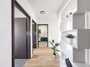 Prodej bytu 3+1, Praha - Prosek, Veltruská, 61 m2