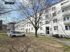 Prodej bytu 2+1, Pardubice, Benešovo náměstí, 52 m2