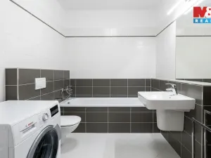 Pronájem bytu 2+kk, Praha, Lovosická, 57 m2