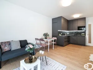 Prodej bytu 2+kk, Praha - Hrdlořezy, Mezilehlá, 65 m2