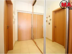 Pronájem bytu 1+kk, Praha - Hloubětín, Nepelova, 35 m2