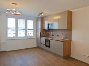 Prodej bytu 3+kk, Karlovy Vary - Drahovice, Východní, 61 m2