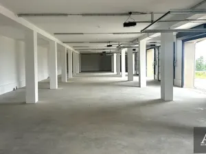Pronájem garážového stání, Újezdec, 43 m2