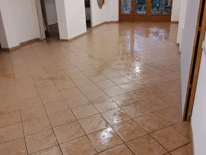 Pronájem obchodního prostoru, Staré Město, 90 m2